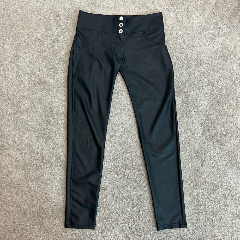 Freddy black WR.UP® 7/8 push up faux leather high waist/buttons Sz L pleather